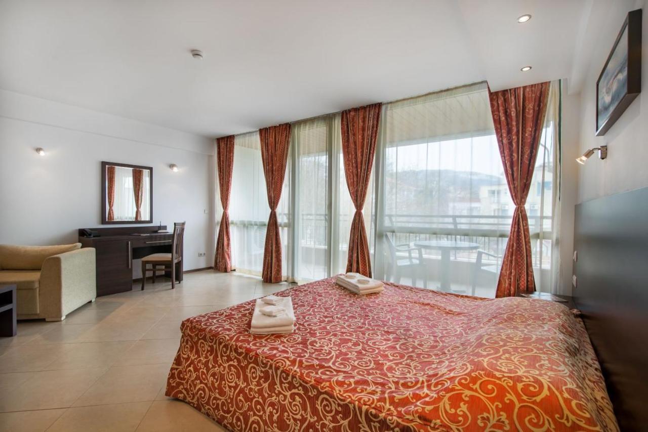 Spacious Studio With Balcony & Pool By The Marina Balchik Exterior foto