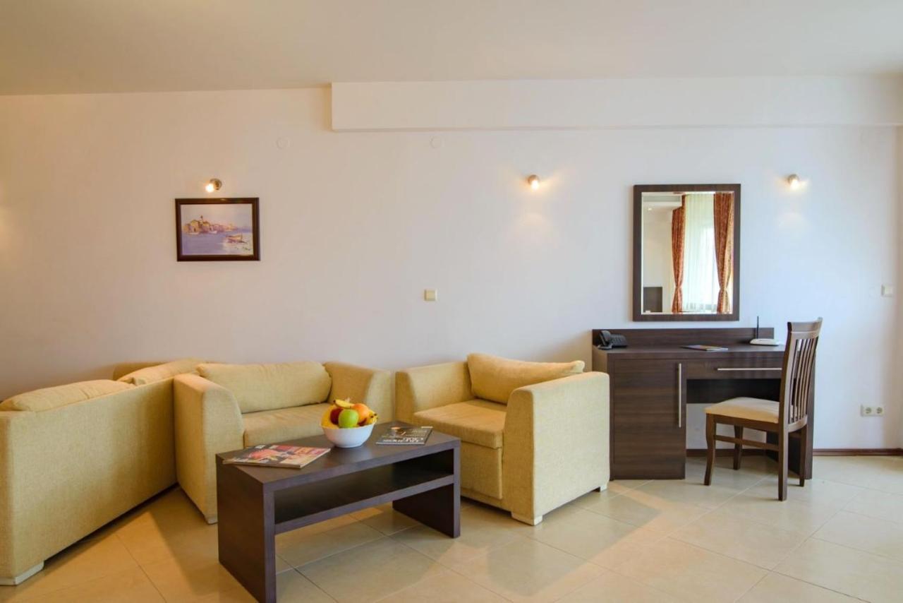 Spacious Studio With Balcony & Pool By The Marina Balchik Exterior foto